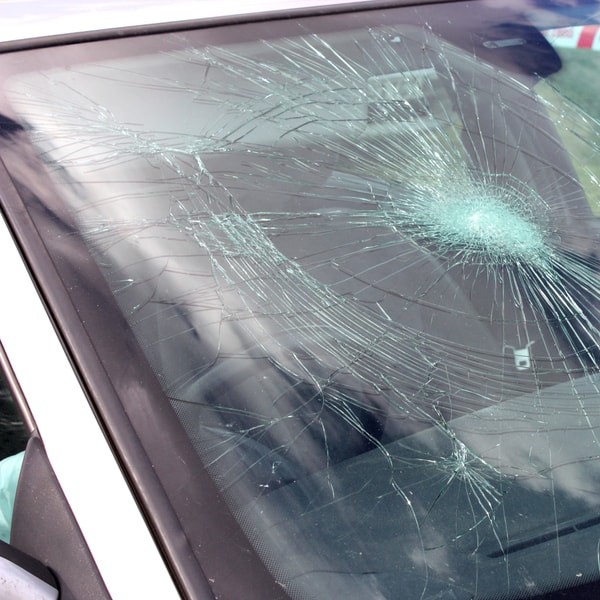 which auto glass replacement tech to contact and how much does it cost to fix broken windshield 